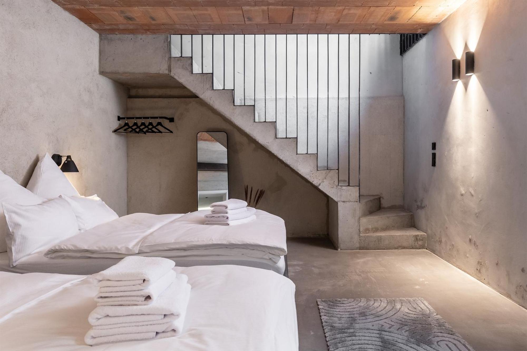 Coolest In Berlin, Easy Check-in, Close To Center, Black & White Maisonette #6 Appartement Berlijn