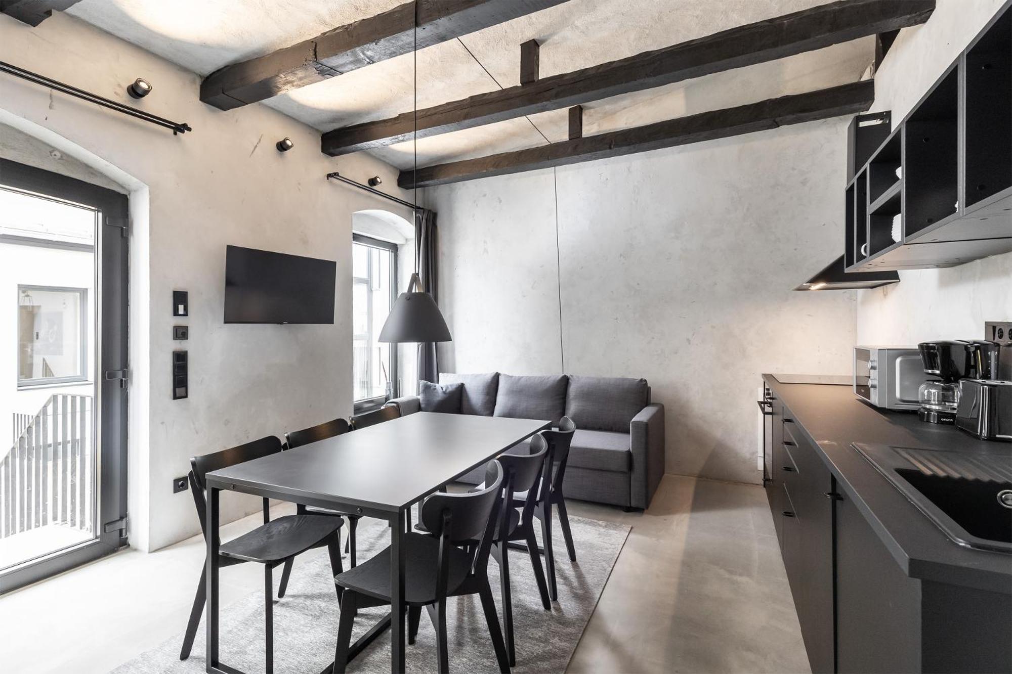 Appartement Coolest In Berlin, Easy Check-in, Close To Center, Black & White Maisonette #6 Berlijn