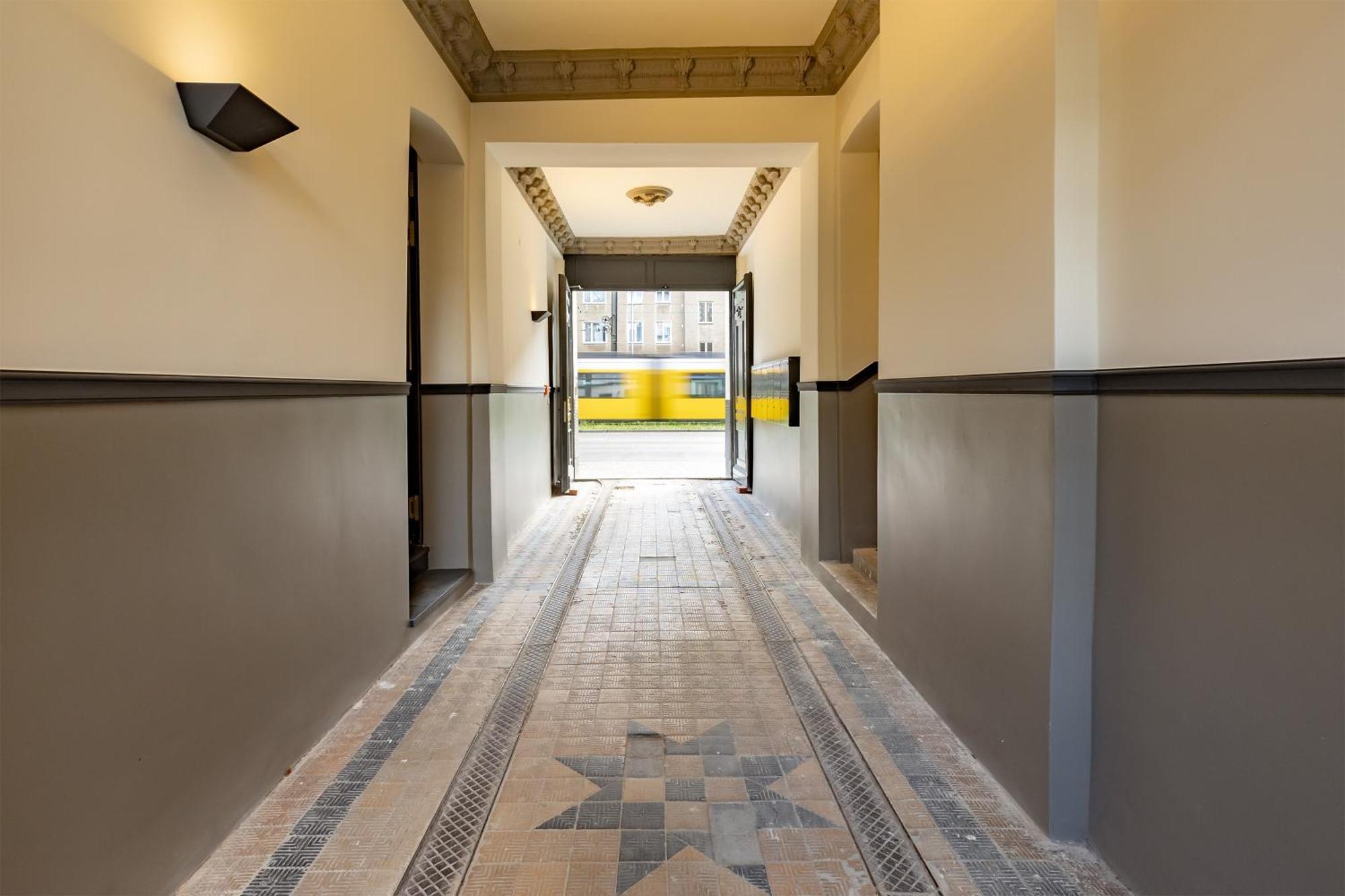 Appartement Coolest In Berlin, Easy Check-in, Close To Center, Black & White Maisonette #6 Berlijn