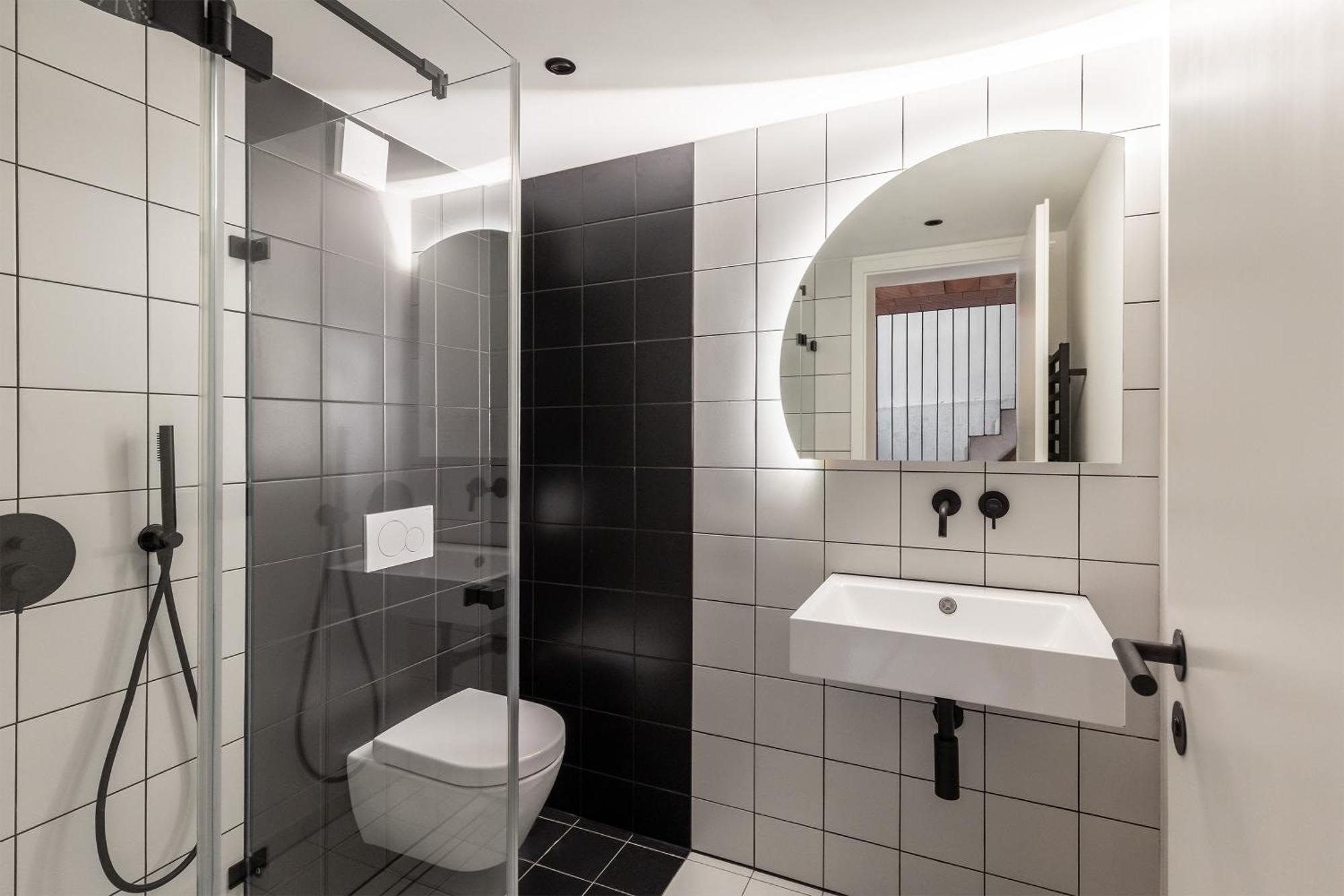 Coolest In Berlin, Easy Check-in, Close To Center, Black & White Maisonette #6 * Berlijn