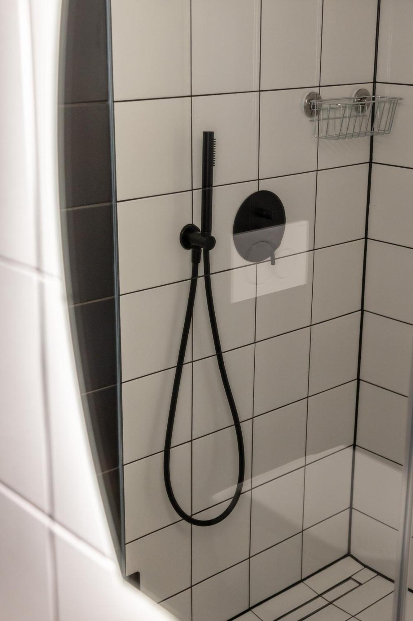 Coolest In Berlin, Easy Check-in, Close To Center, Black & White Maisonette #6 Appartement
