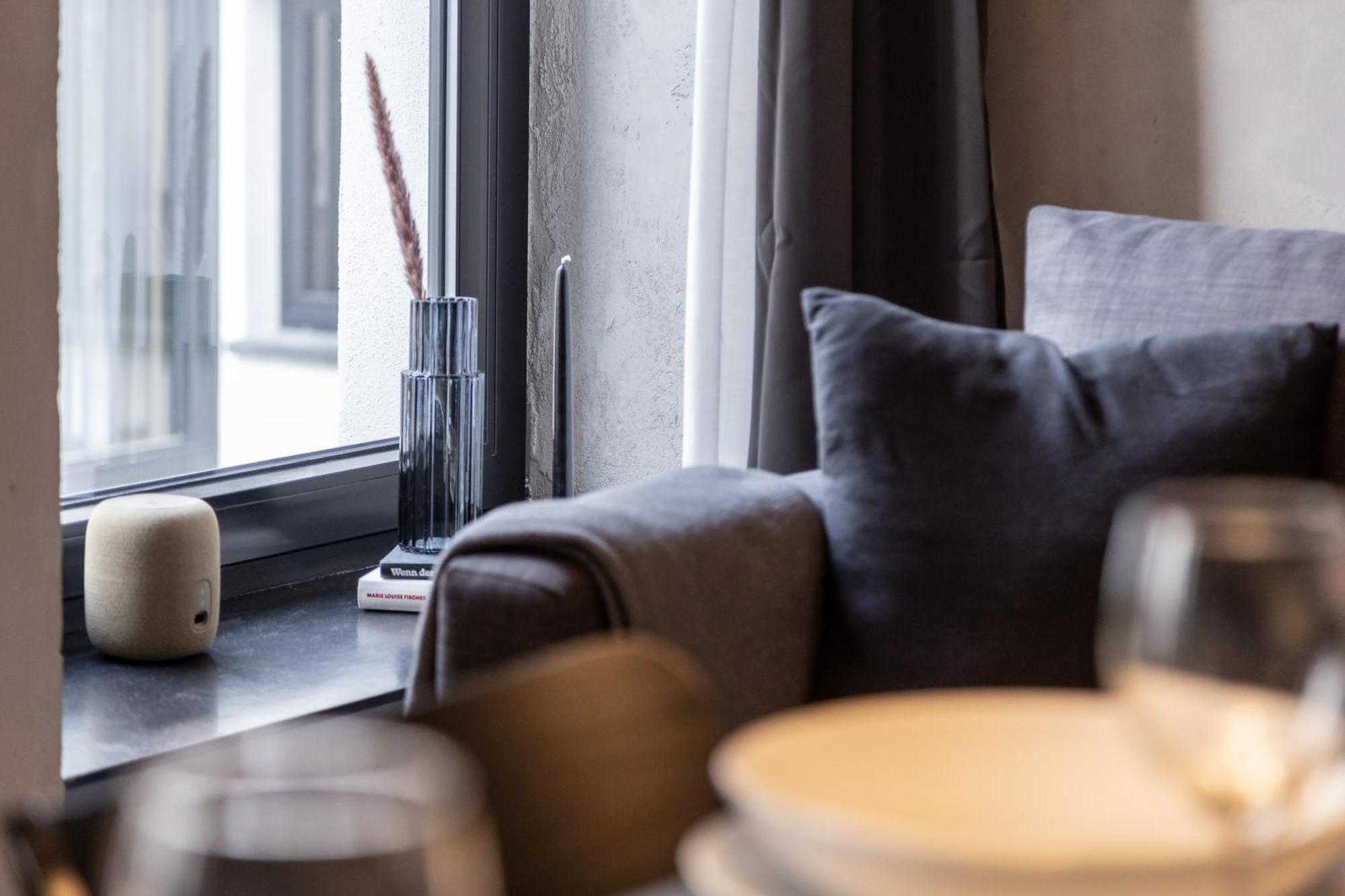 Appartement Coolest In Berlin, Easy Check-in, Close To Center, Black & White Maisonette #6 Berlijn